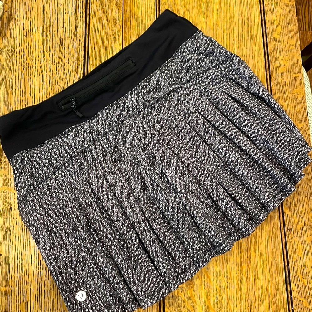 Lululemon Circuit Breaker skirt